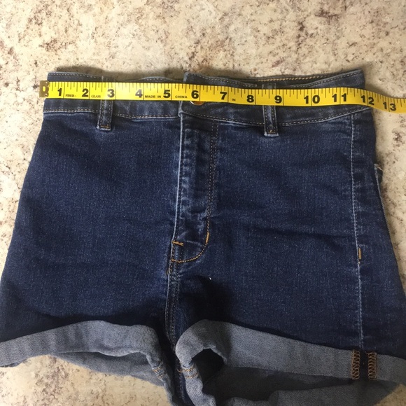 H&M Highwaisted Jean Shorts - Picture 5 of 5